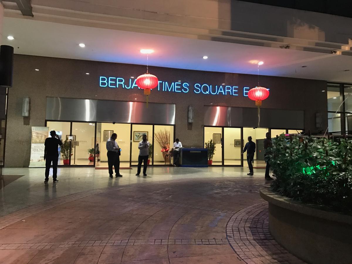 Appartamento Times Square Bukit Bingtang At Kuala Lumpur Esterno foto
